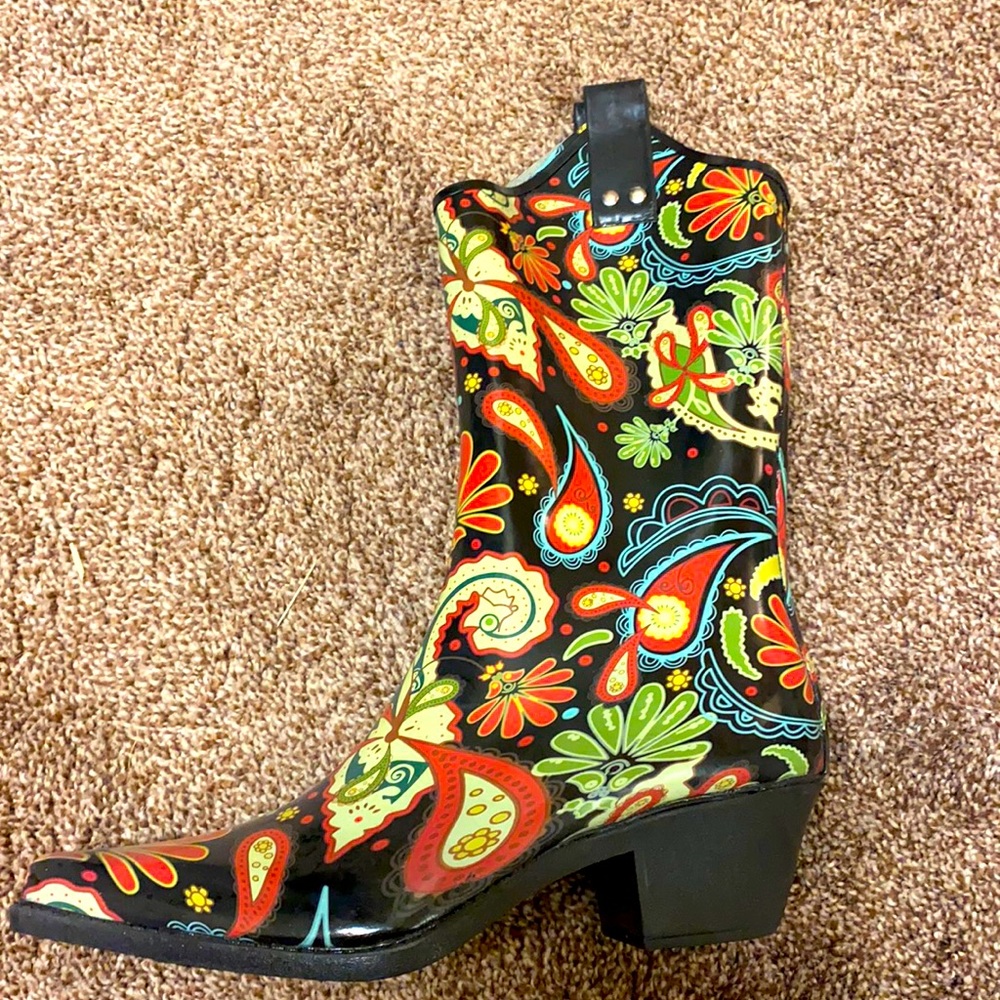 Nomad Yippy Rainboot in Black Paisley - size 9